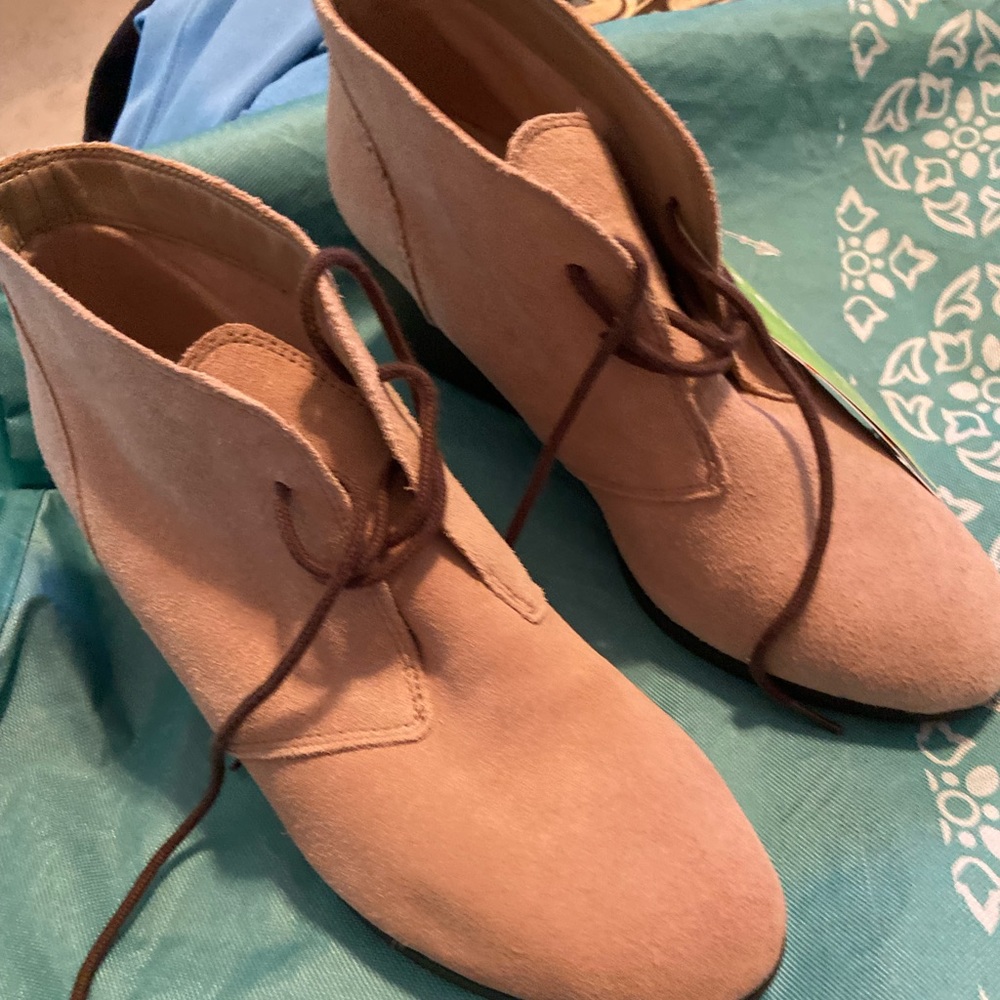 Bring new crocs shoes. Tan, size 9 1/2